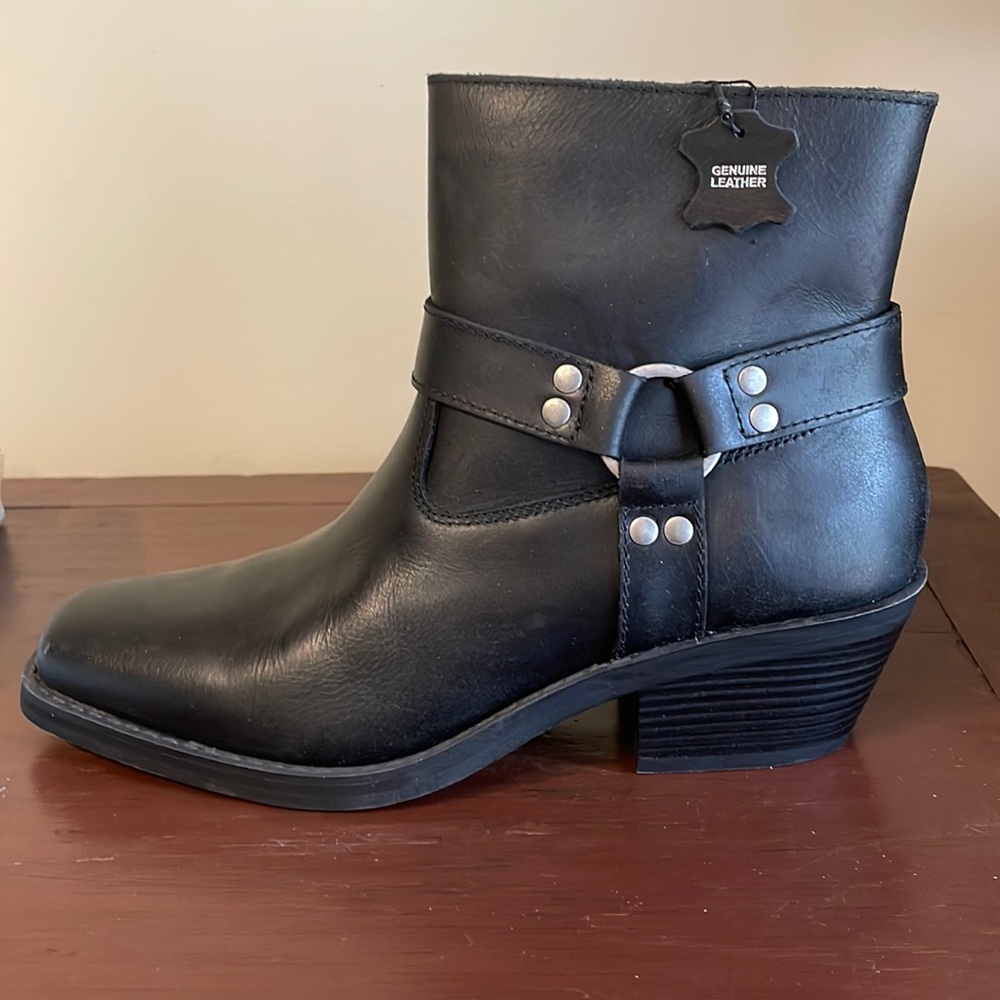 NWT Sun + Stone "Phoebie" Leather square toe harness booties (11)